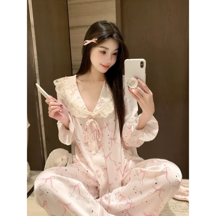 Bộ Pyjama Lụa Cổ Tròn Hoạ Tiết Nơ Tiểu Thư Sang Chảnh Sooya - Mềm Mại, Cao Cấp