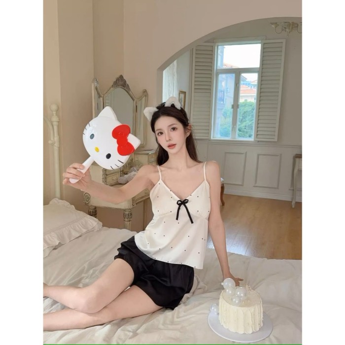 Bộ Ngủ Lụa 2 Dây Sooya Họa Tiết Chấm Bi Đính Nơ Trước Ngực Xinh Xắn Điệu Đà Kèm Mút Ngực