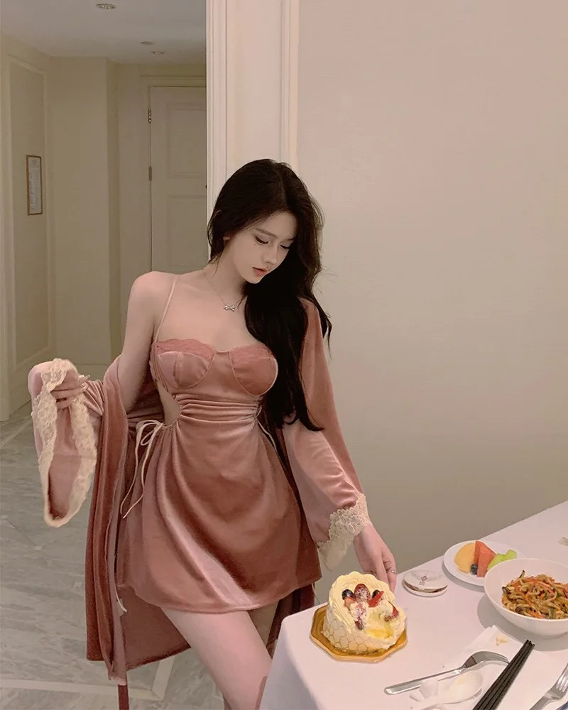 Set váy ngủ nhung phối ren kèm áo choàng – ảnh 8