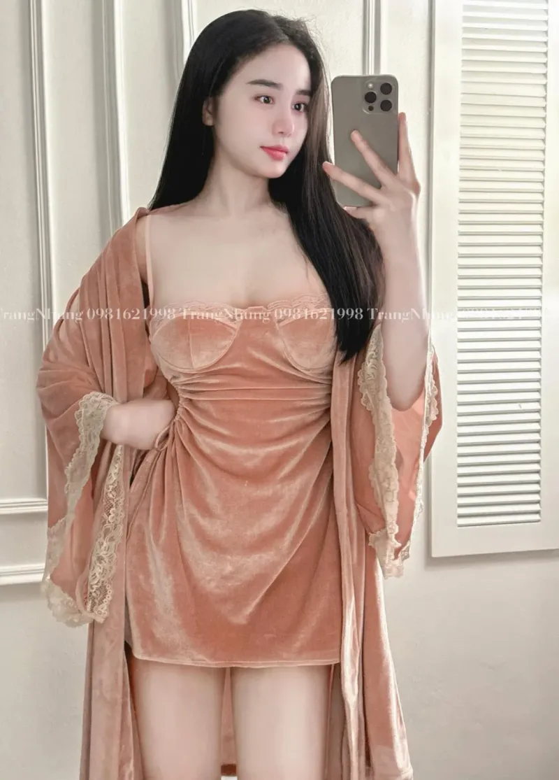 Set váy ngủ nhung phối ren kèm áo choàng – ảnh 13