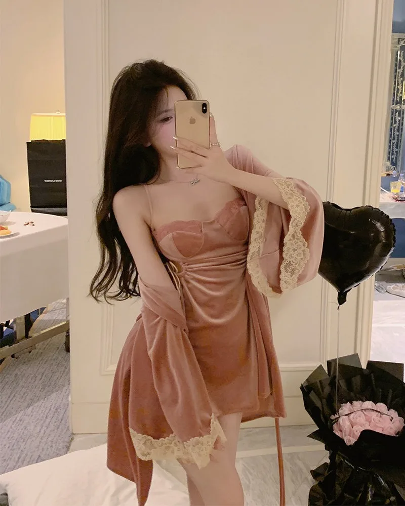Set váy ngủ nhung phối ren kèm áo choàng – ảnh 9