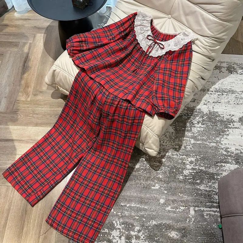 Bộ pijama caro đỏ cổ ren to – ảnh 7
