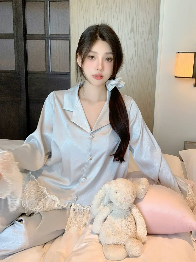 Bộ pijama lụa dài tay phối ren bèo – ảnh 11