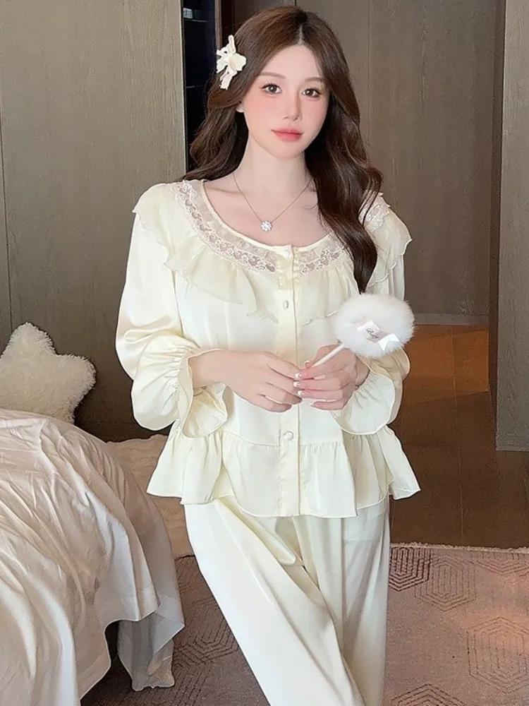 Bộ pijama lụa cổ tròn viền bèo ren – ảnh 13