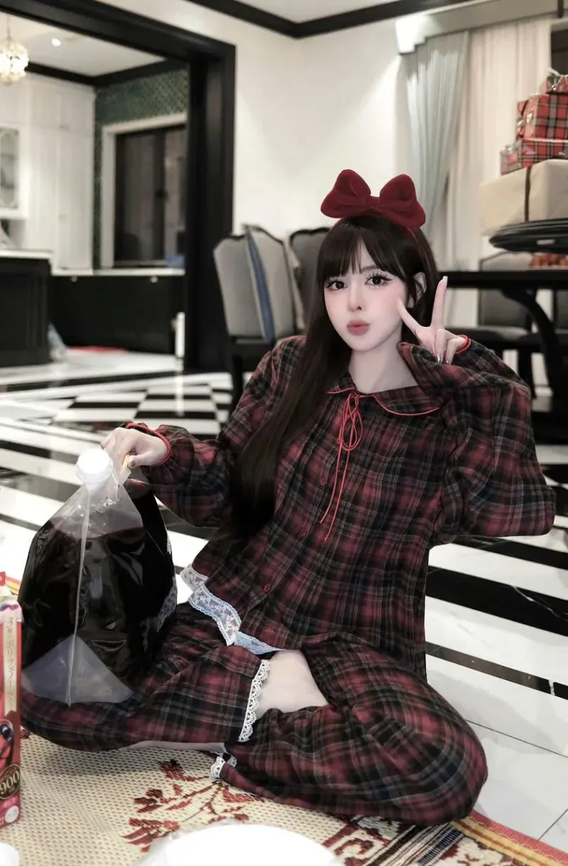 Bộ pijama dạ caro cổ sen thắt nơ viền ren – ảnh 12