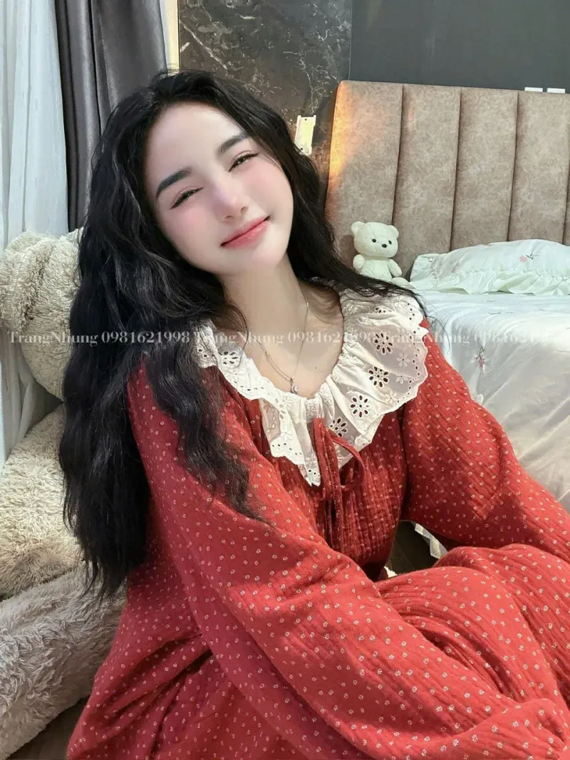 Đầm ngủ xô chấm bi cổ ren thêu dài tay – ảnh 4