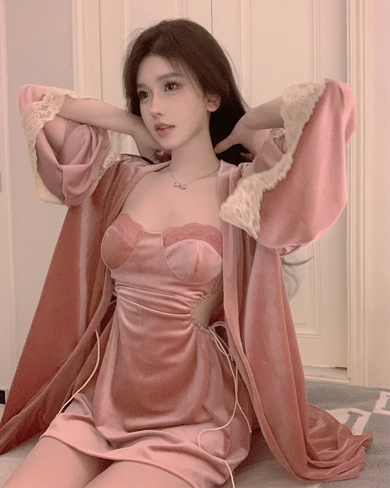 Set váy ngủ nhung phối ren kèm áo choàng