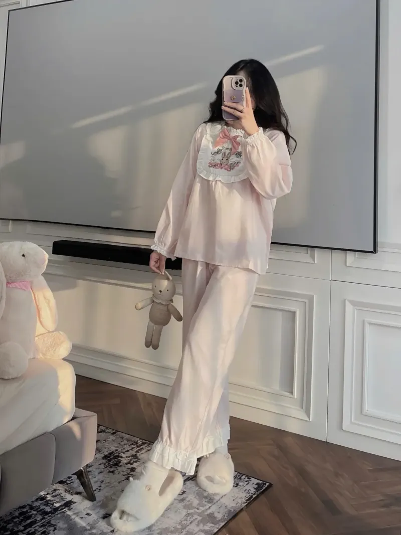 Bộ pijama lụa thêu thỏ cổ ren – ảnh 6