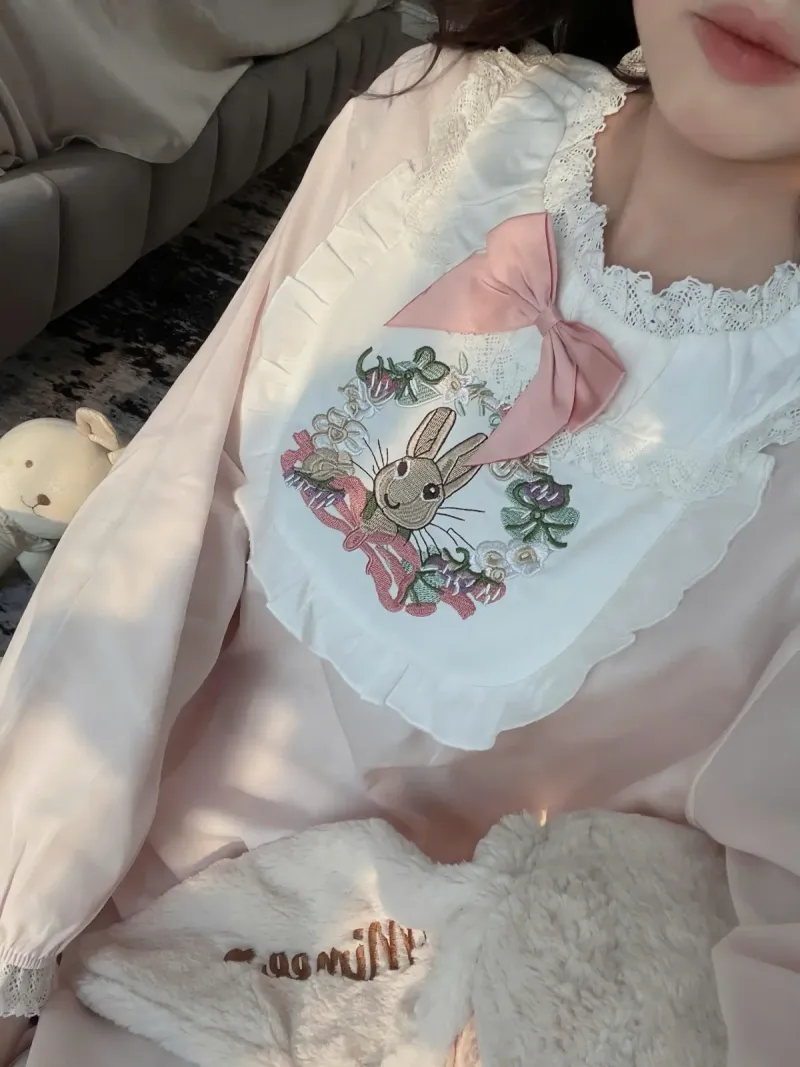 Bộ pijama lụa thêu thỏ cổ ren – ảnh 3