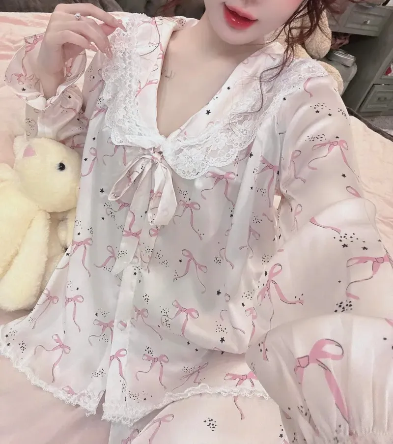 Bộ pijama lụa cổ sen ren họa tiết nơ hồng – ảnh 6