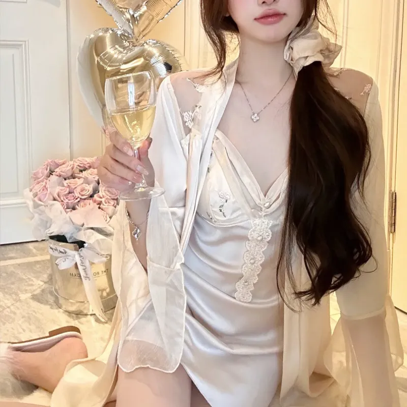 Set váy ngủ lụa cổ đổ phối ren kèm áo choàng – ảnh 7