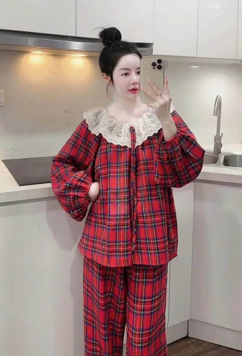 Bộ pijama caro đỏ cổ ren to – ảnh 2