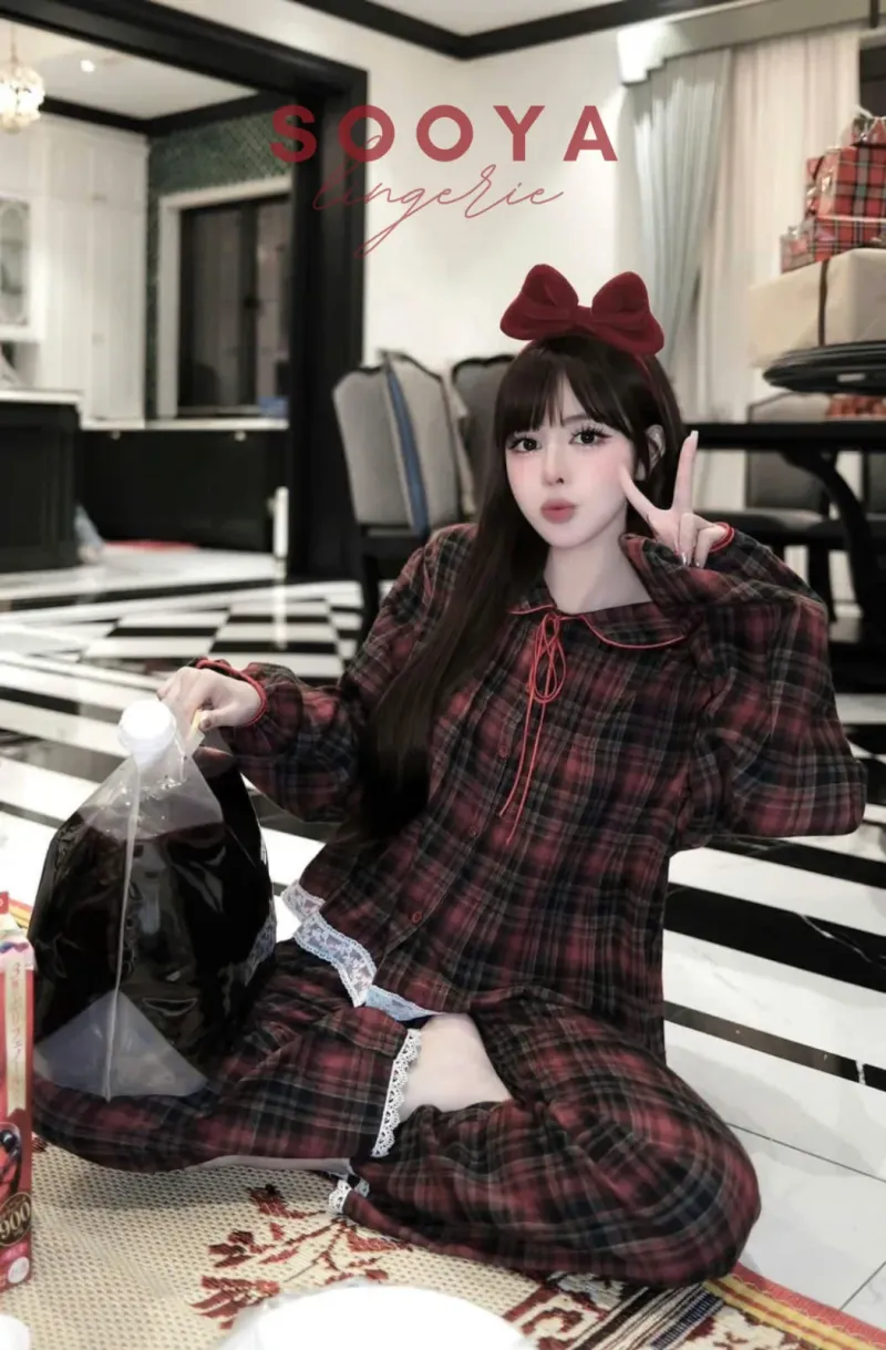 Bộ pijama dạ caro cổ sen thắt nơ viền ren – ảnh 4
