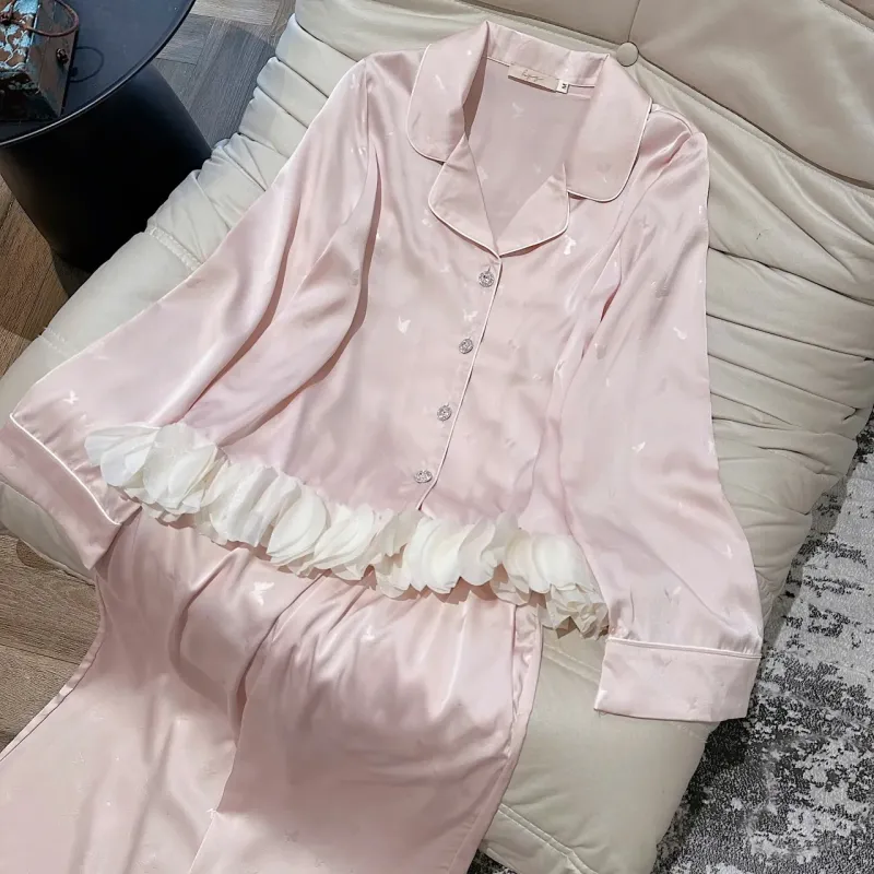 Bộ pijama lụa dài tay viền lông vũ
