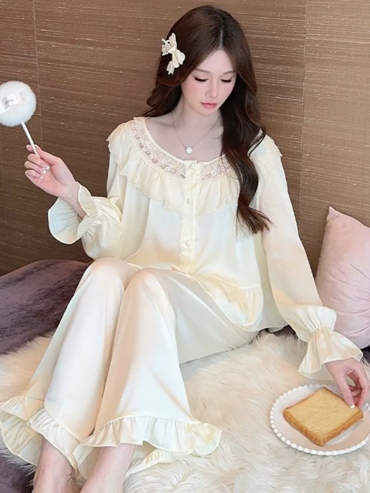 Bộ pijama lụa cổ tròn viền bèo ren – ảnh 9
