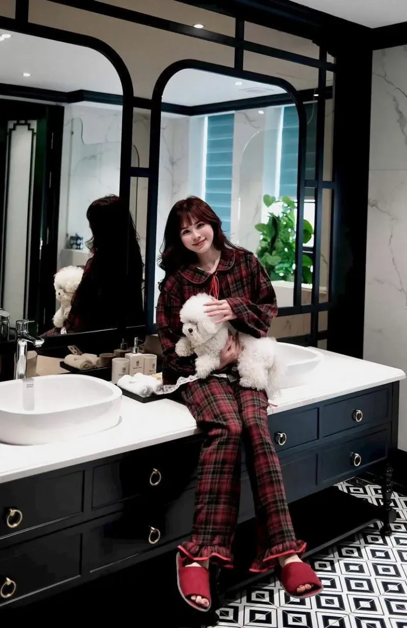 Bộ pijama dạ caro cổ sen thắt nơ viền ren – ảnh 11