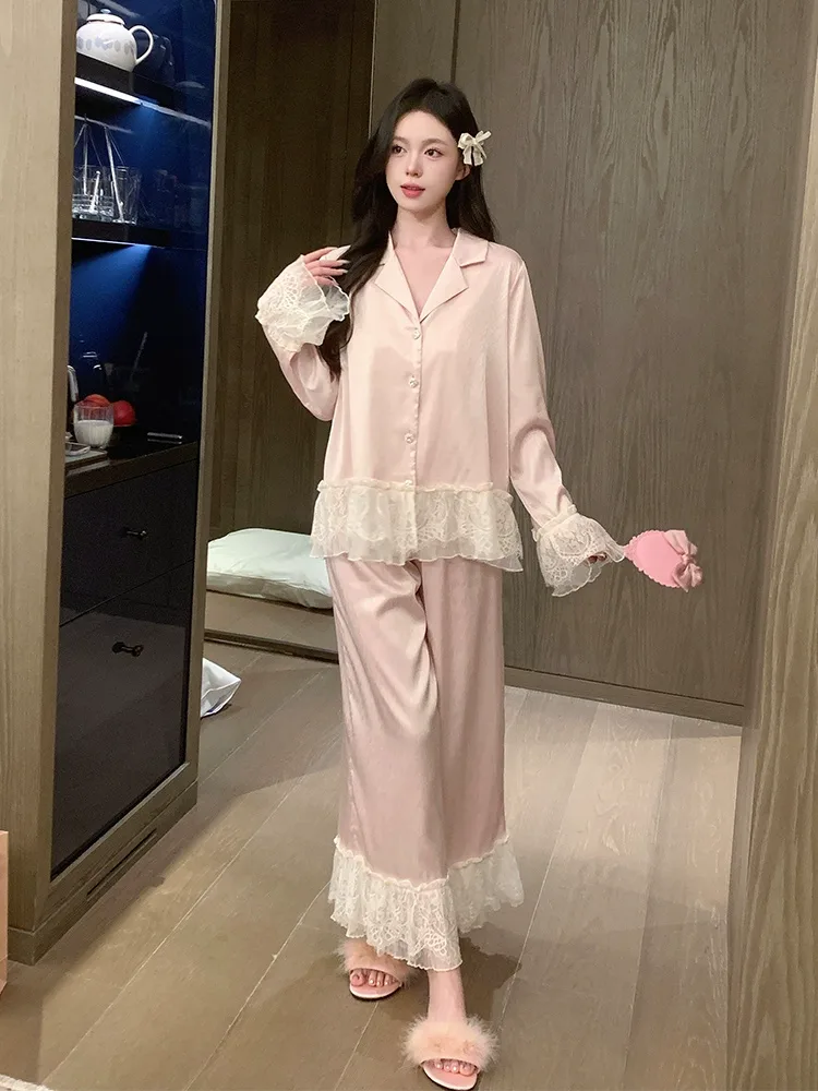 Bộ pijama lụa dài tay phối ren bèo – ảnh 3