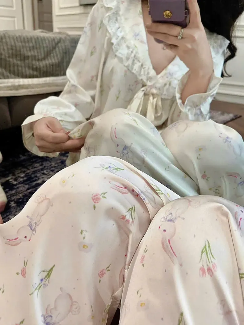 Bộ pijama lụa cổ sen ren họa tiết nơ hồng – ảnh 11