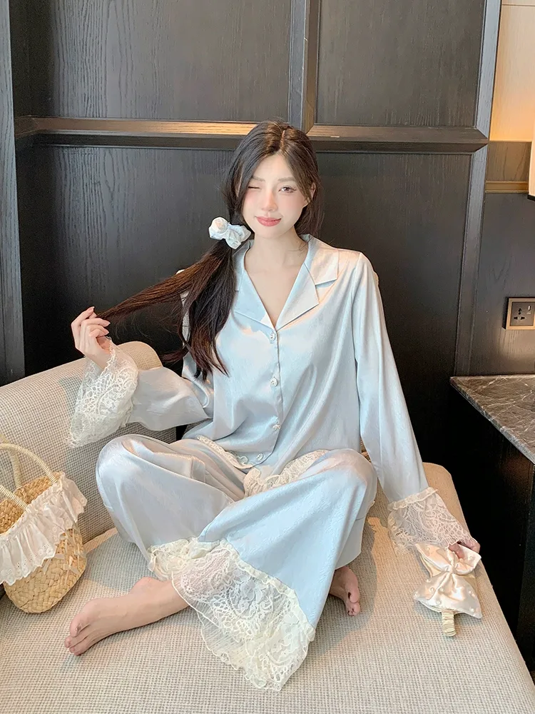 Bộ pijama lụa dài tay phối ren bèo – ảnh 12
