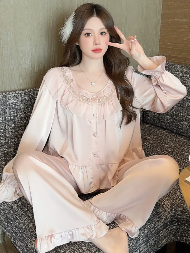 Bộ pijama lụa cổ tròn viền bèo ren – ảnh 15
