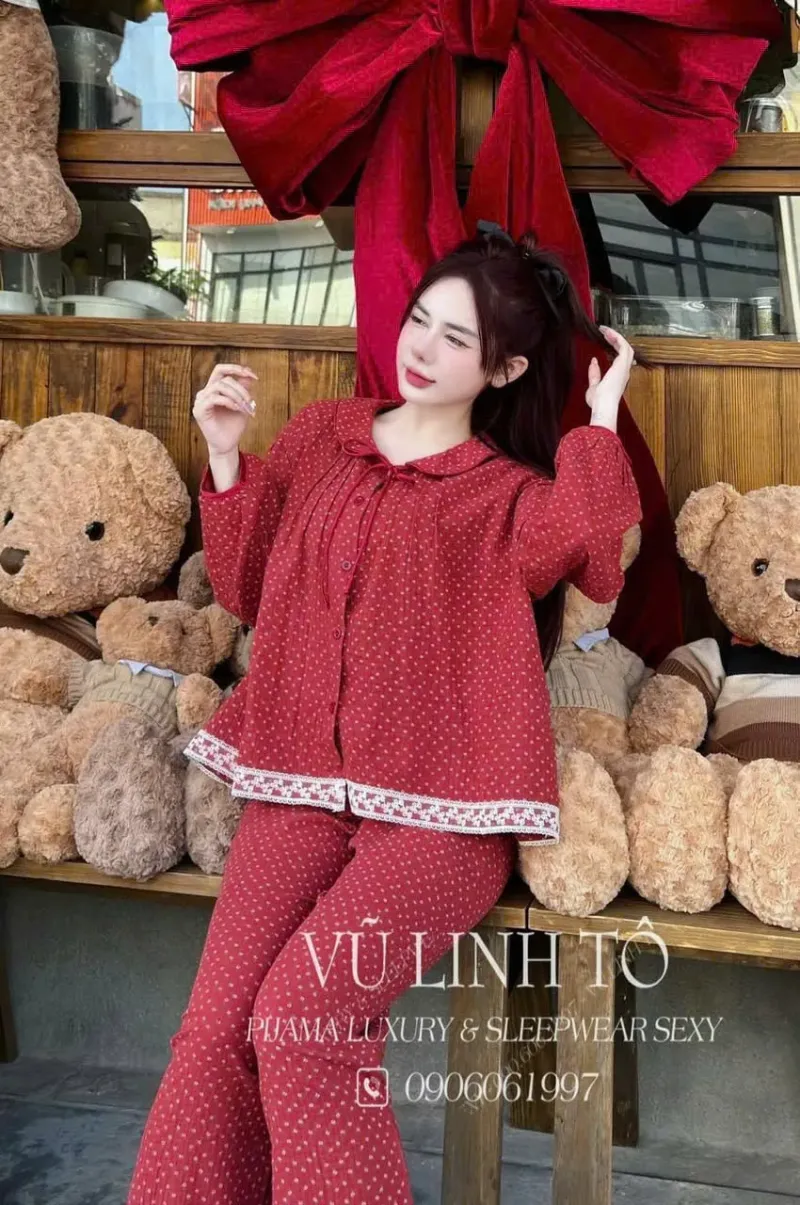 Bộ pijama cổ sen chấm bi viền ren – ảnh 3