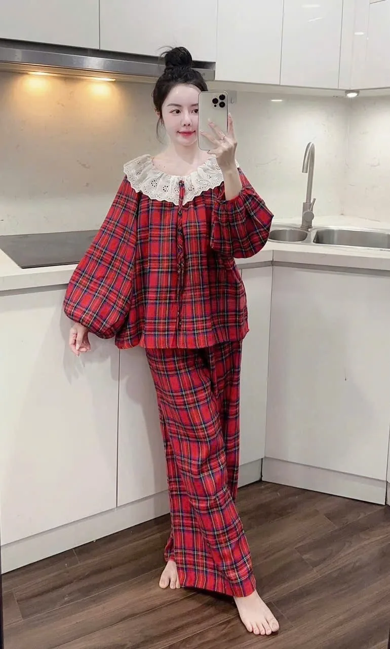 Bộ pijama caro đỏ cổ ren to