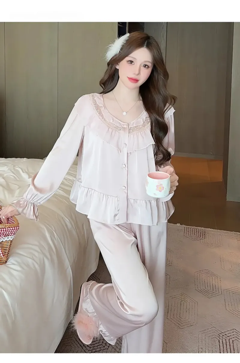 Bộ pijama lụa cổ tròn viền bèo ren – ảnh 7