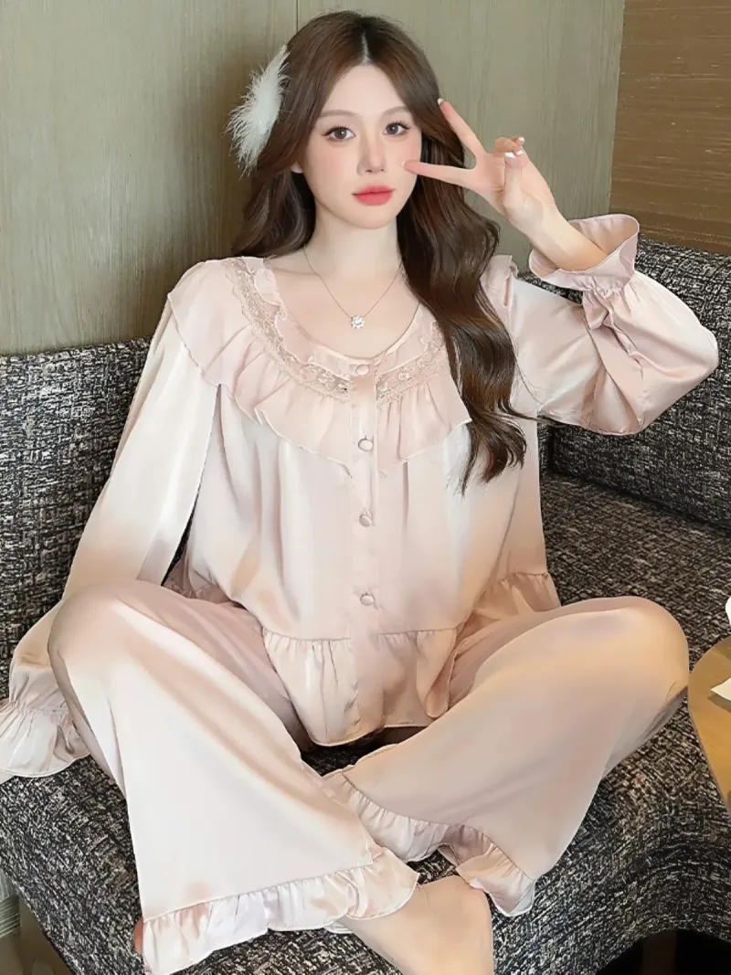 Bộ pijama lụa cổ tròn viền bèo ren – ảnh 5