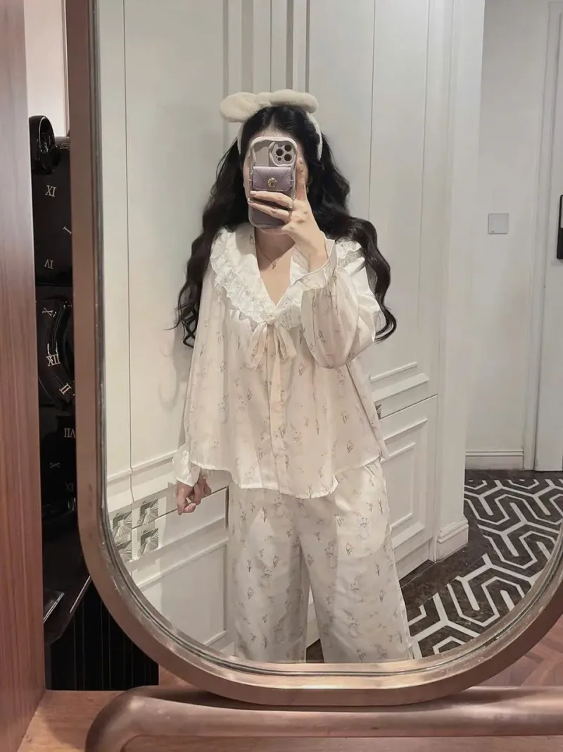 Bộ pijama lụa cổ sen ren họa tiết nơ hồng – ảnh 14