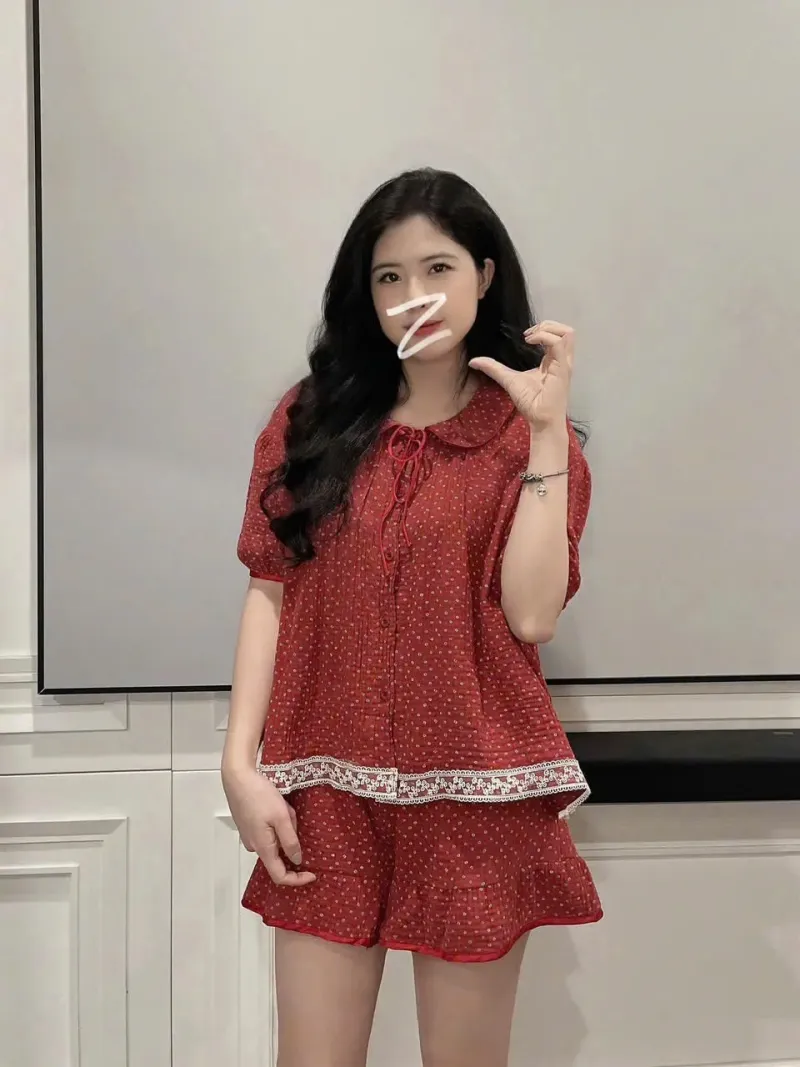Bộ pijama cổ sen chấm bi viền ren – ảnh 5
