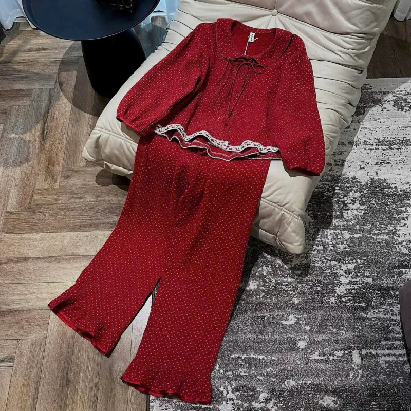 Bộ pijama cổ sen chấm bi viền ren