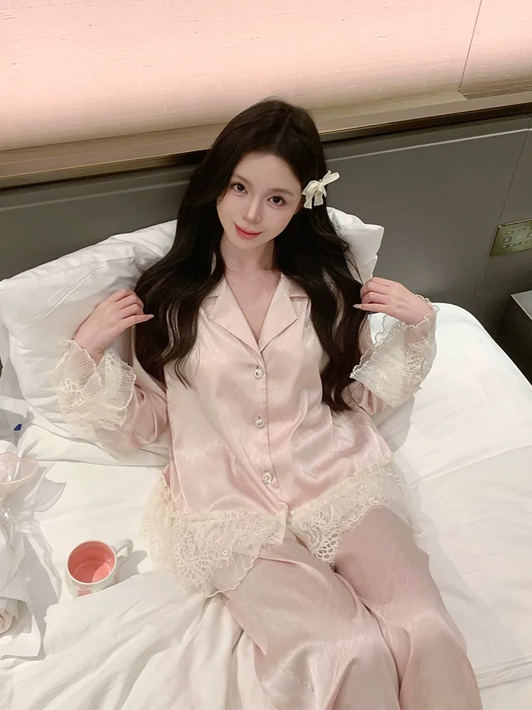 Bộ pijama lụa dài tay phối ren bèo – ảnh 2