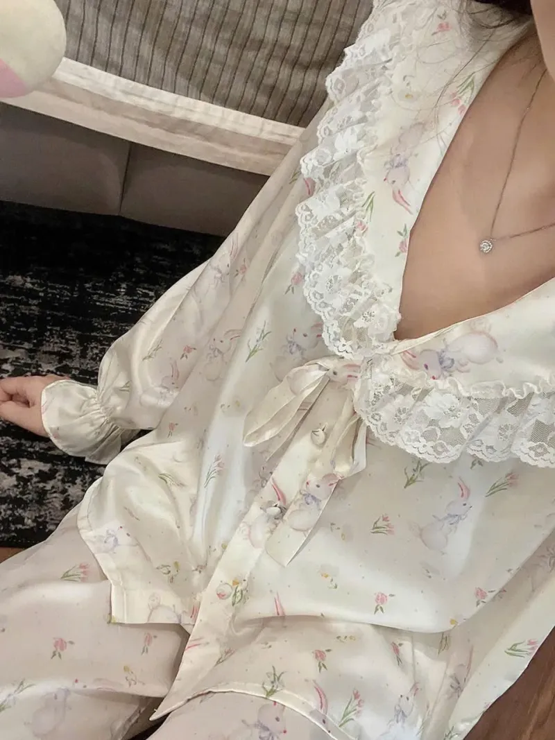 Bộ pijama lụa cổ sen ren họa tiết nơ hồng – ảnh 10