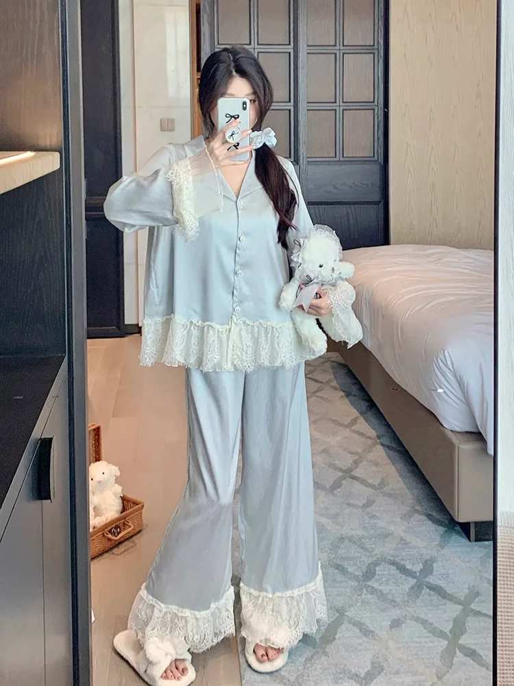 Bộ pijama lụa dài tay phối ren bèo – ảnh 4
