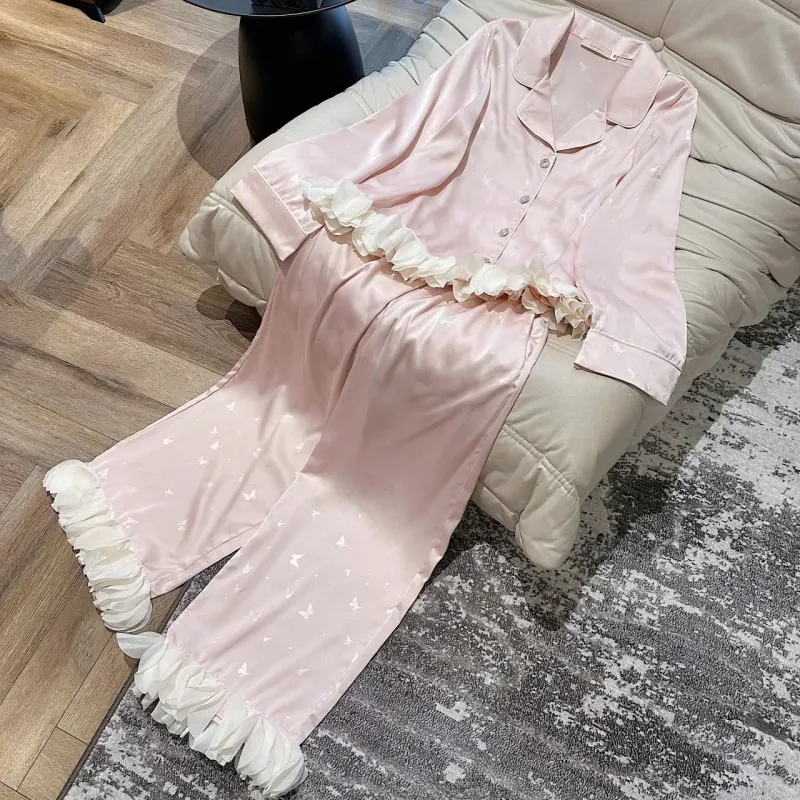 Bộ pijama lụa dài tay viền lông vũ – ảnh 6
