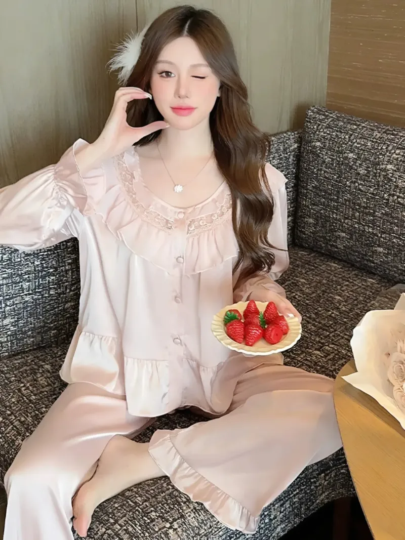 Bộ pijama lụa cổ tròn viền bèo ren – ảnh 6