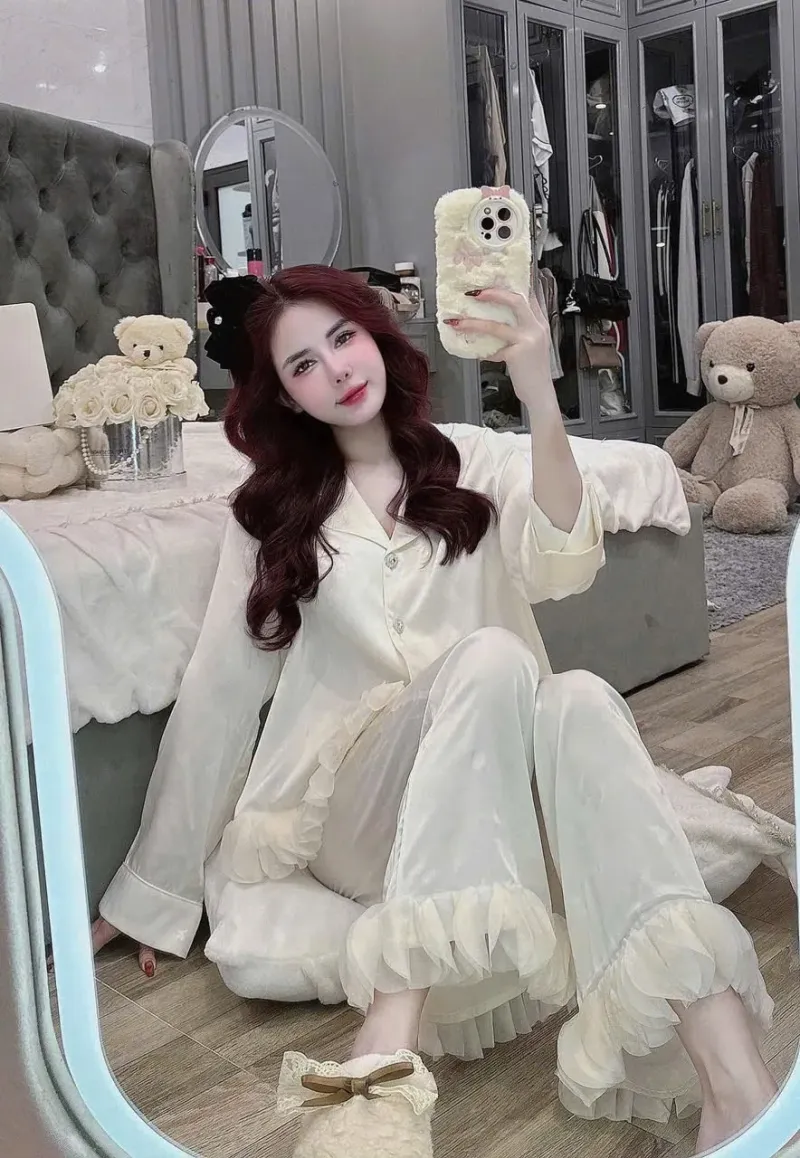 Bộ pijama lụa dài tay viền lông vũ – ảnh 13