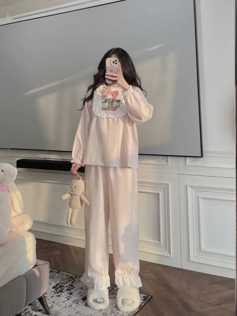 Bộ pijama lụa thêu thỏ cổ ren – ảnh 5