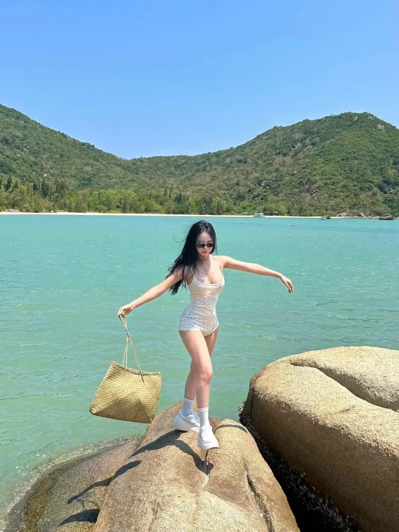 Jumpsuit ngủ 2 dây hoa nhí hở lưng – ảnh 7