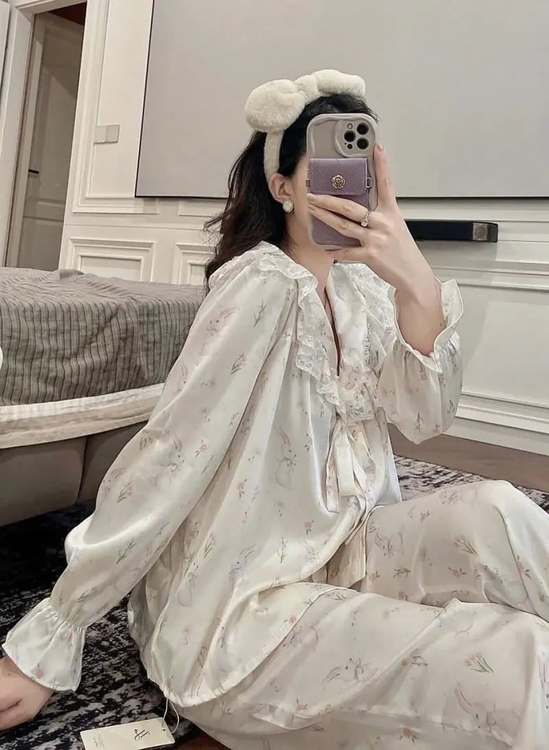 Bộ pijama lụa cổ sen ren họa tiết nơ hồng – ảnh 12