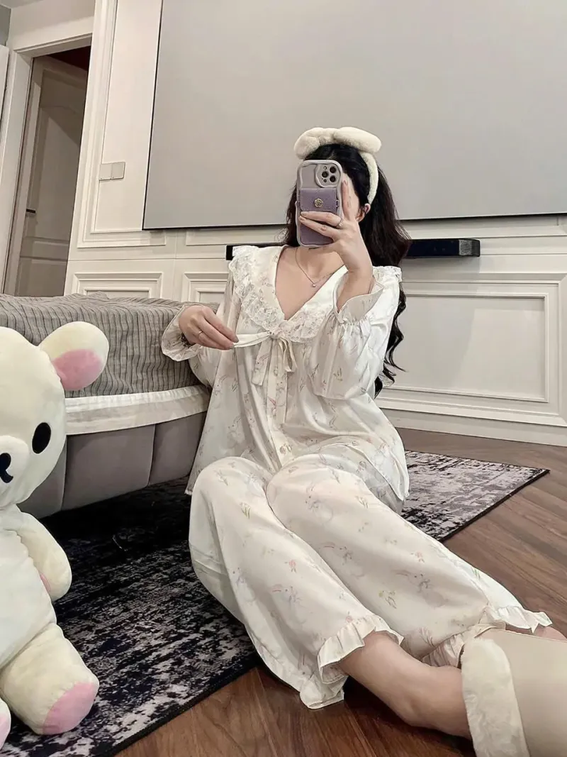 Bộ pijama lụa cổ sen ren họa tiết nơ hồng – ảnh 13