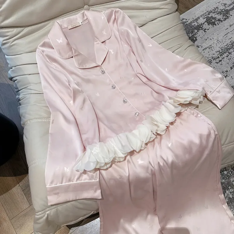 Bộ pijama lụa dài tay viền lông vũ – ảnh 7