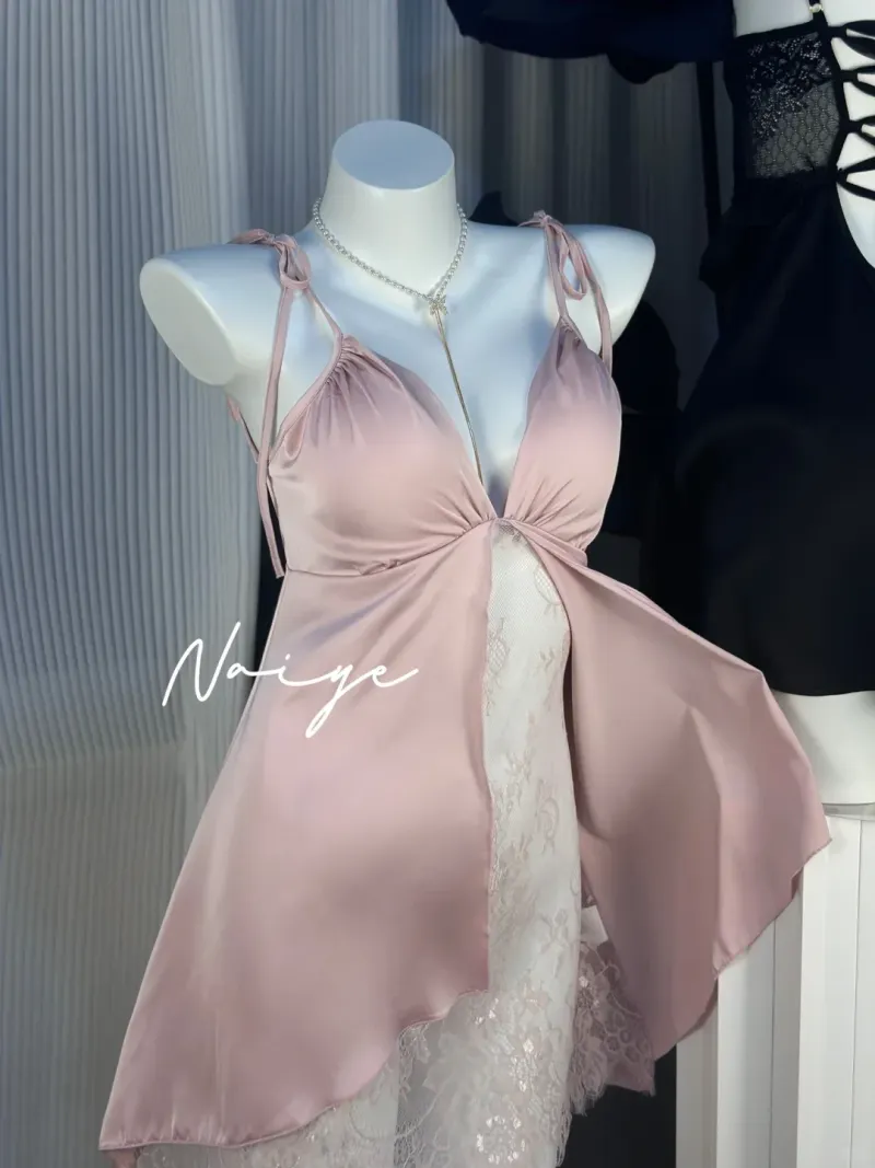 Váy ngủ lụa 2 dây xẻ tà phối ren buộc nơ vai – ảnh 2