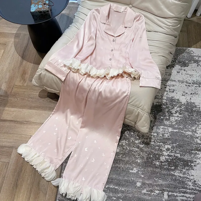 Bộ pijama lụa dài tay viền lông vũ – ảnh 9